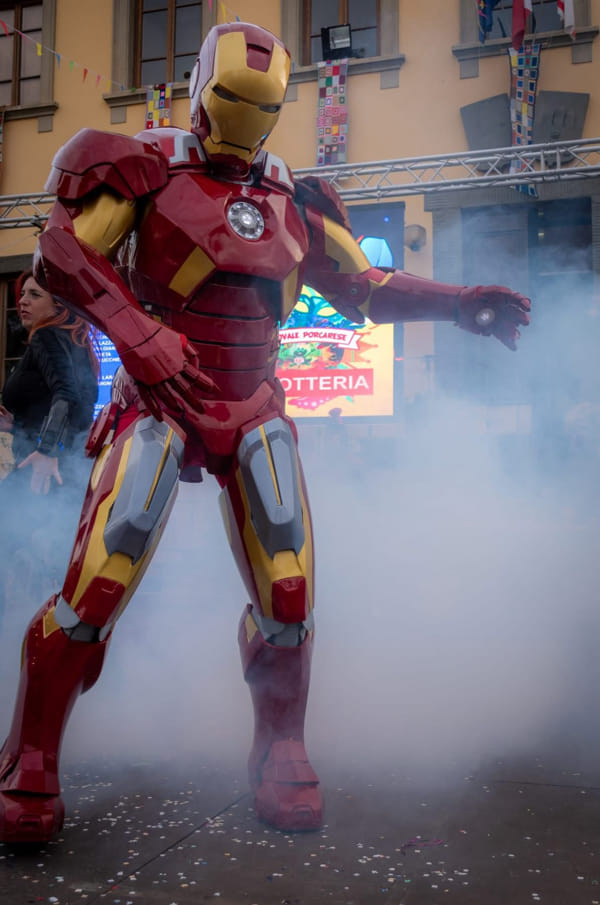 iron man mark 7 indossato